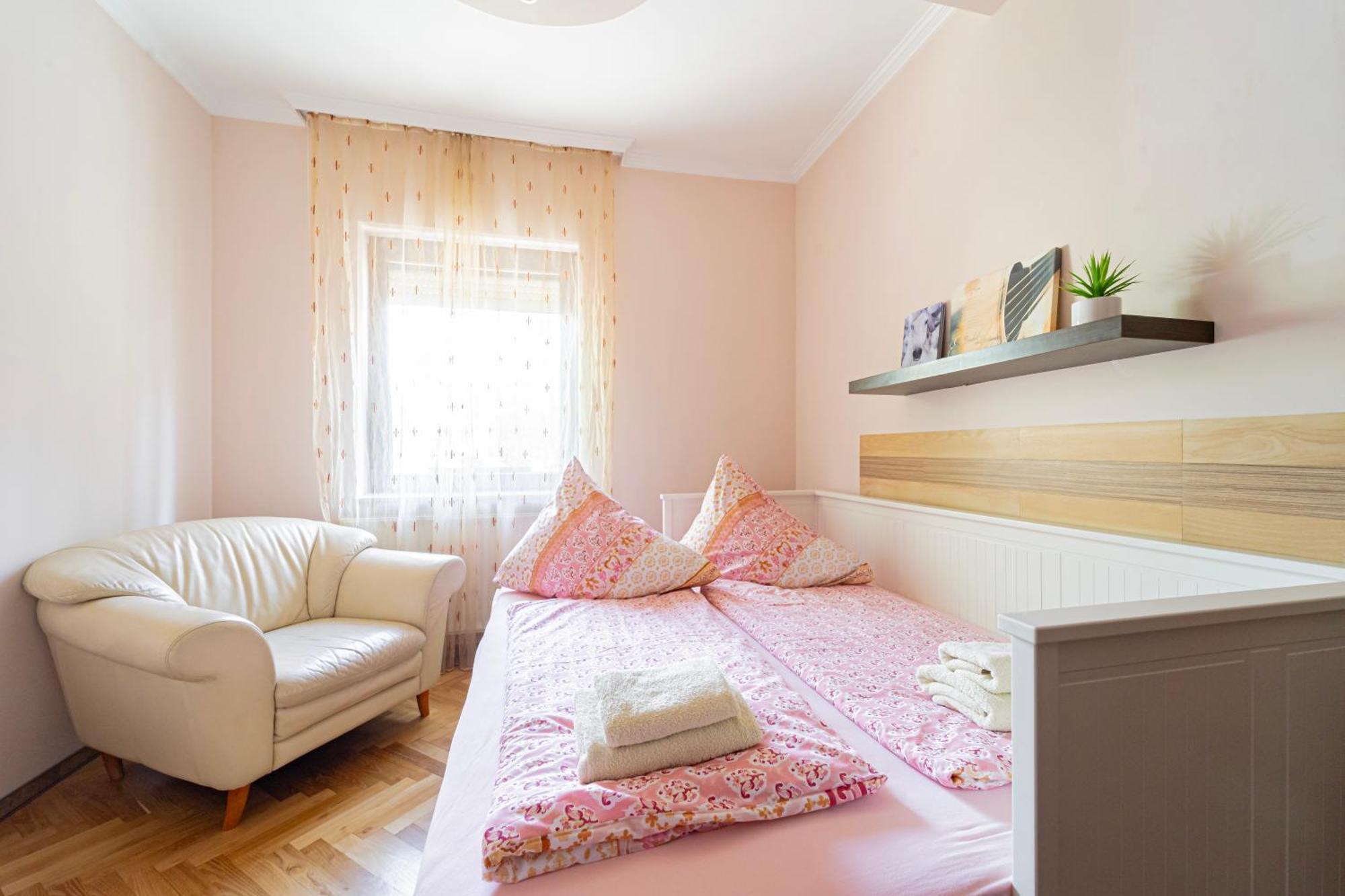 B48 Bigflat - Kenyelem 130 M2 En Villa Törökbálint Dış mekan fotoğraf